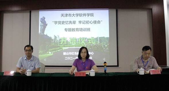 一群男人和女人在电视前中度可信度描述已自动生成